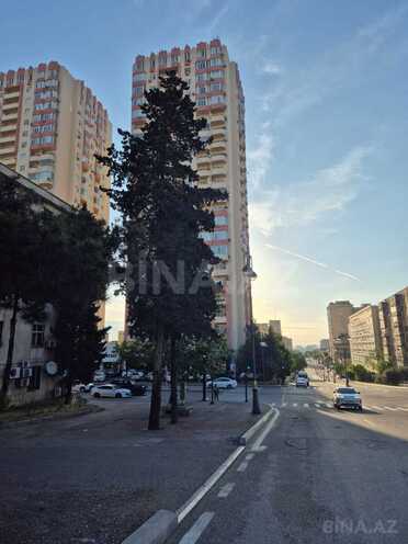 Продаётся 2-комн. вторичка 65 м², м. Иншаатчылар, photo 1 from 24