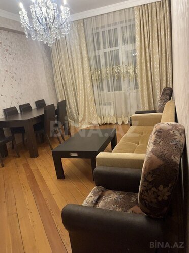 Сдаётся 3-комн. новостройка 70 м², м. Нефтчиляр, photo 3 from 11