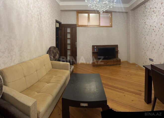 Сдаётся 3-комн. новостройка 70 м², м. Нефтчиляр, photo 1 from 11