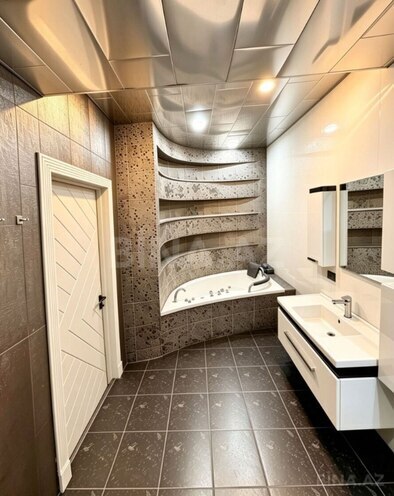 Сдаётся 2-комн. новостройка 110 м², м. Низами, photo 14 from 16