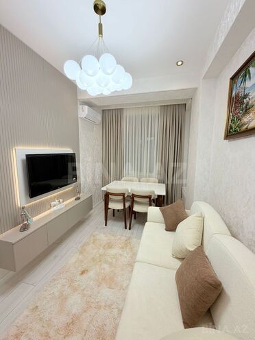 Продаётся 2-комн. новостройка 38 м², м. Кара Караев, photo 1 from 14
