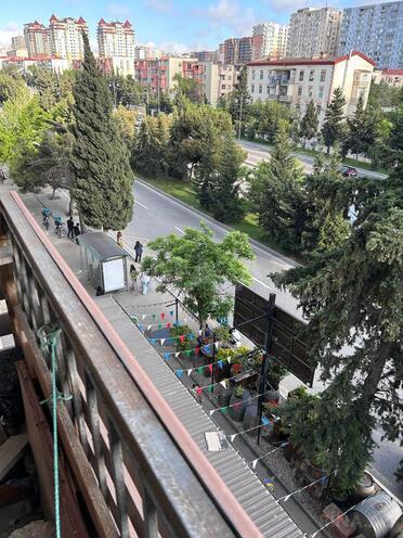 Продаётся 3-комн. вторичка 70 м², м. Кара Караев, photo 8 from 12