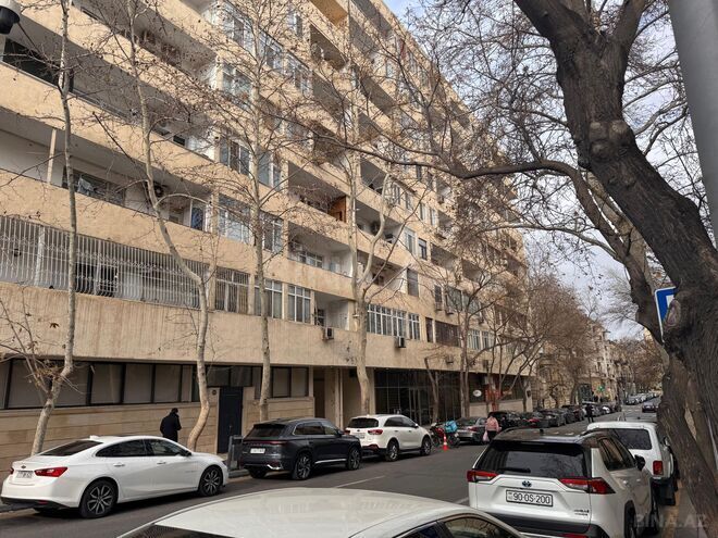 Сдаётся 2-комн. вторичка 65 м², м. Ичеришехер, photo 1 from 16