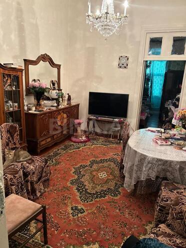 Satılır 3 otaqlı köhnə tikili 90 m², Nizami m., photo 1 from 16