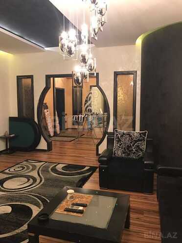 Сдаётся 3-комн. новостройка 135 м², м. Низами, photo 1 from 17