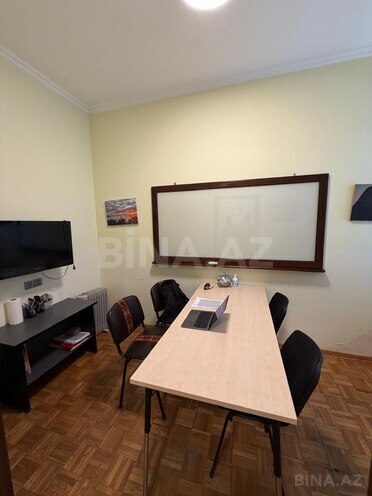 Сдаётся 3-комн. вторичка 45 м², м. Низами, photo 1 from 9