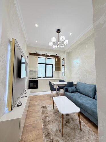 Продаётся 2-комн. новостройка 42 м², м. Кара Караев, photo 1 from 9