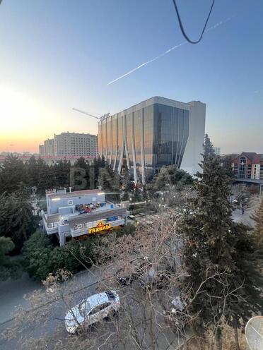 Продаётся 1-комн. вторичка 40 м², м. Кара Караев, photo 1 from 9