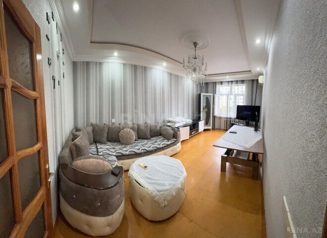Продаётся 3-комн. вторичка 75 м², м. Ази Асланов, photo 1 from 8
