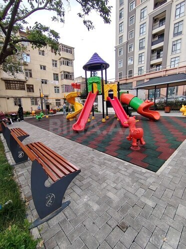 Продаётся 3-комн. вторичка 65 м², м. Кара Караев, photo 3 from 17