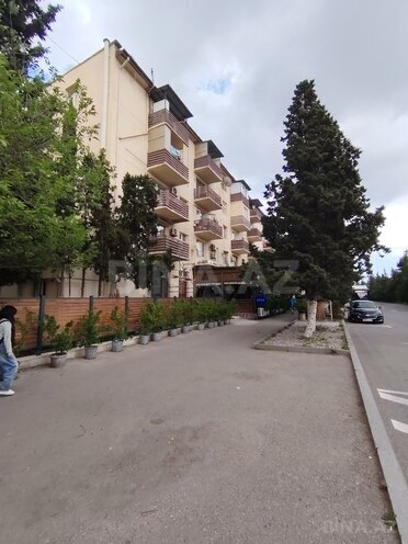 Продаётся 3-комн. вторичка 65 м², м. Кара Караев, photo 1 from 17