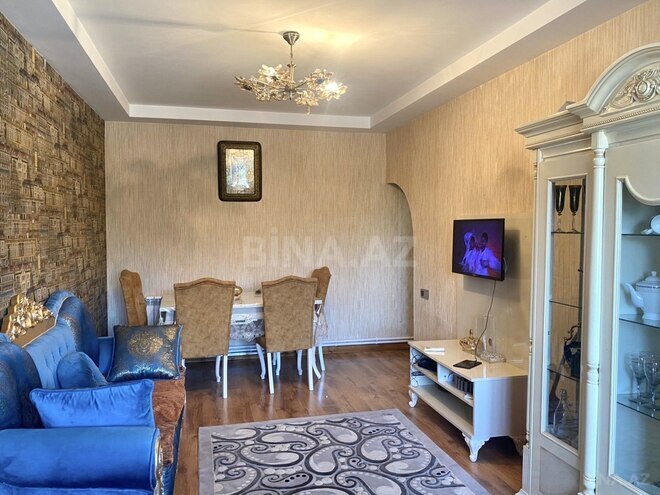 Продаётся 3-комн. вторичка 70 м², м. Нариман Нариманов, photo 1 from 12