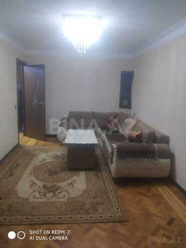 Сдаётся 3-комн. вторичка 70 м², м. Нефтчиляр, photo 1 from 10