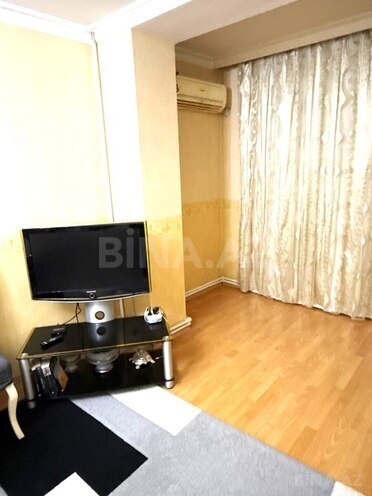 Сдаётся 3-комн. вторичка 72 м², м. Нефтчиляр, photo 3 from 17