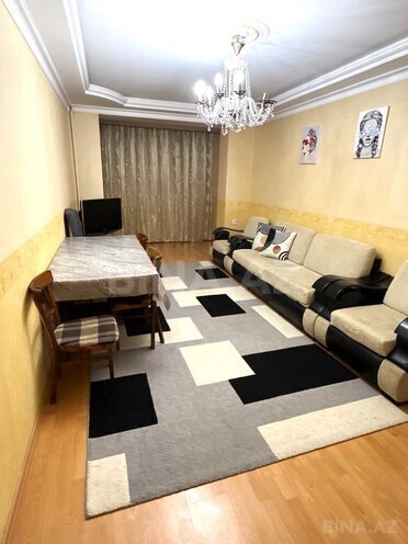 Сдаётся 3-комн. вторичка 72 м², м. Нефтчиляр, photo 1 from 17