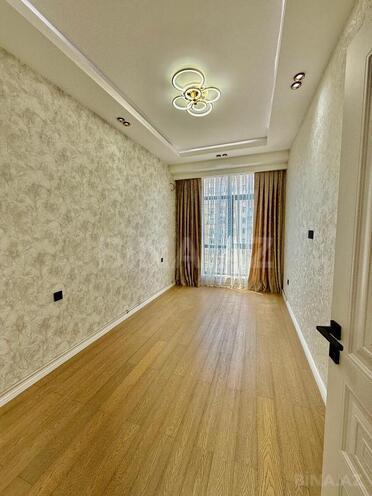 Продаётся 3-комн. новостройка 62 м², м. Кара Караев, photo 1 from 12