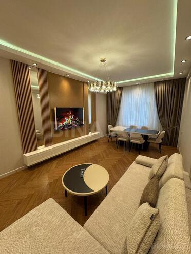 Продаётся 3-комн. новостройка 120 м², м. Элмляр Академиясы, photo 1 from 10