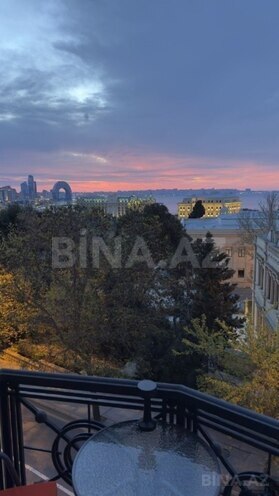 Продаётся 3-комн. вторичка 70 м², м. Ичеришехер, photo 1 from 19