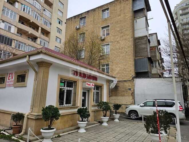 Продаётся 3-комн. вторичка 70 м², м. Иншаатчылар, photo 1 from 17
