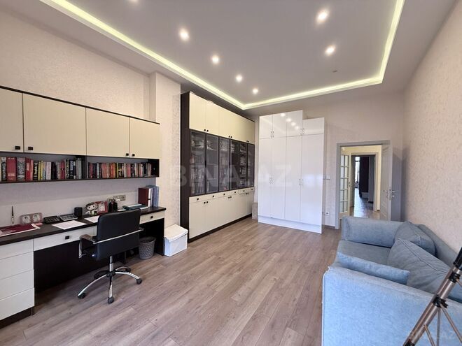 İcarəyə verilir 4 otaqlı yeni tikili 175 m², 28 May m., photo 24 from 32