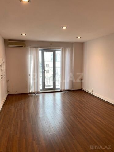 Продаётся 3-комн. вторичка 102 м², м. Сахил, photo 6 from 9