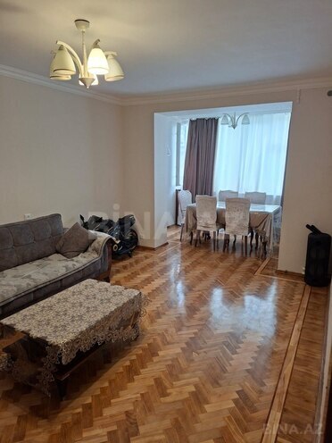 Продаётся 3-комн. вторичка 68 м², м. Иншаатчылар, photo 1 from 8