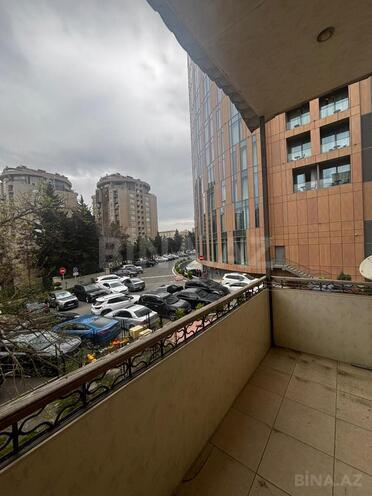 Satılır 2 otaqlı köhnə tikili 80 m², 28 May m., photo 1 from 28