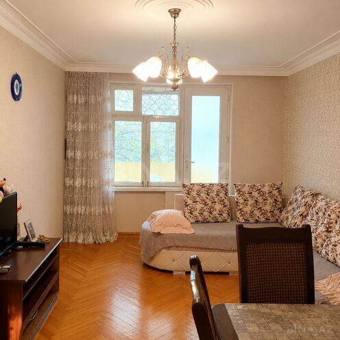 Satılır 3 otaqlı köhnə tikili 85 m², İnşaatçılar m., photo 1 from 10