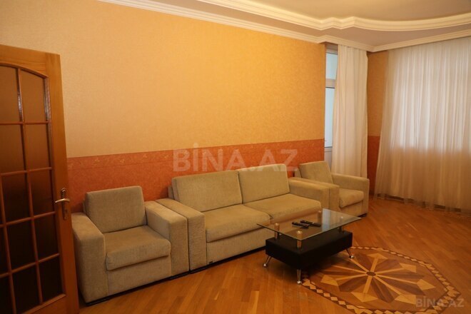 Сдаётся 3-комн. новостройка 125 м², м. Низами, photo 1 from 18
