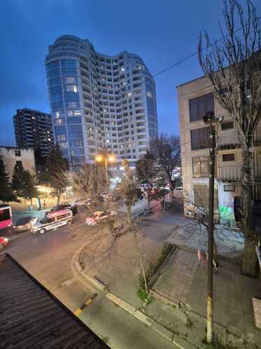Продаётся 1-комн. вторичка 30 м², м. Элмляр Академиясы, photo 1 from 9