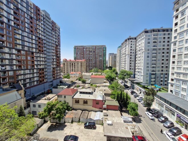 Продаётся 3-комн. вторичка 65 м², м. Гянджлик, photo 1 from 18
