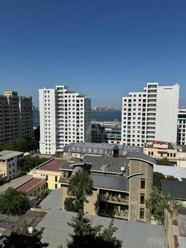 Satılır 2 otaqlı köhnə tikili 60 m², Bayıl q., photo 13 from 18