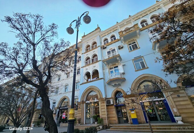 Продаётся 3-комн. вторичка 98 м², м. Элмляр Академиясы, photo 1 from 8