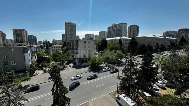 Satılır 2 otaqlı köhnə tikili 38 m², İnşaatçılar m., photo 1 from 31