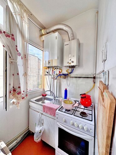 Satılır 2 otaqlı köhnə tikili 40 m², Qara Qarayev m., photo 7 from 14