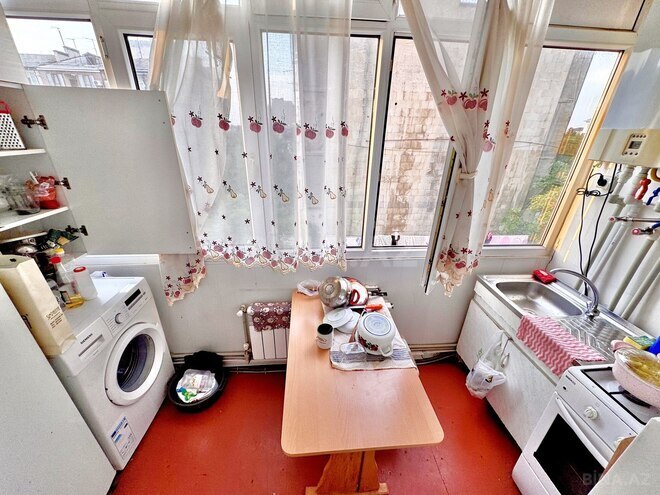 Satılır 2 otaqlı köhnə tikili 40 m², Qara Qarayev m., photo 8 from 14