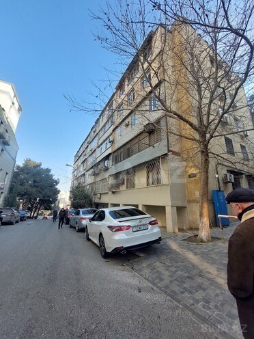 Satılır 2 otaqlı köhnə tikili 60 m², 28 May m., photo 1 from 18