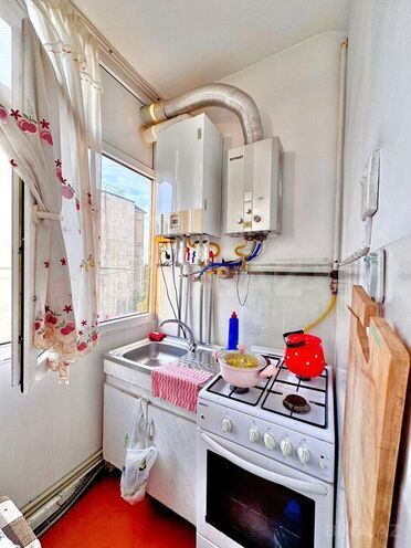Satılır 2 otaqlı köhnə tikili 40 m², Qara Qarayev m., photo 9 from 13