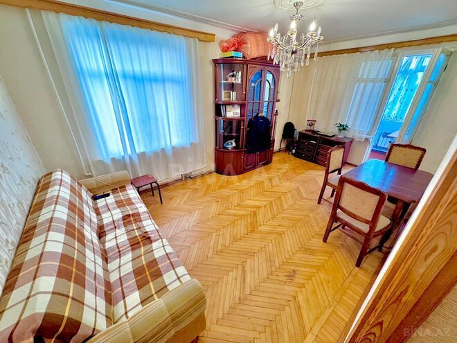 Satılır 2 otaqlı köhnə tikili 40 m², Qara Qarayev m., photo 1 from 13