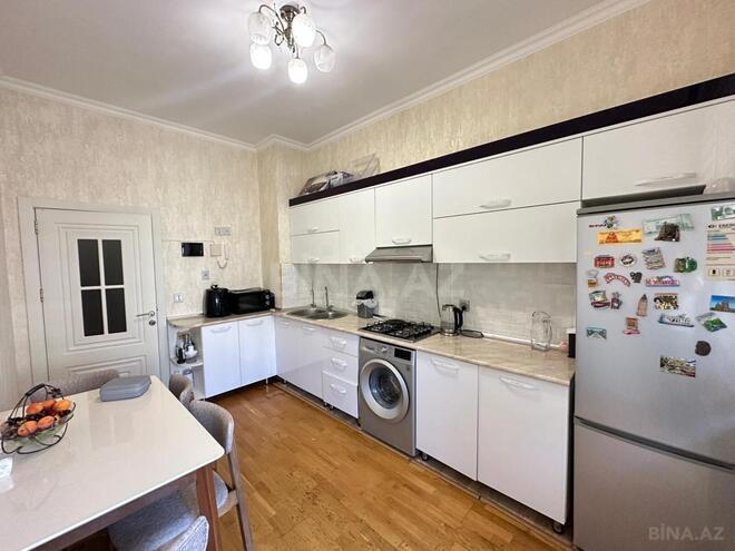 Satılır 2 otaqlı köhnə tikili 71 m², Qara Qarayev m., photo 8 from 13