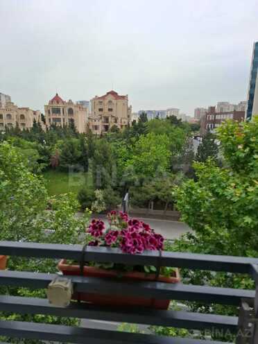 Продаётся 2-комн. вторичка 50 м², м. Низами, photo 1 from 17
