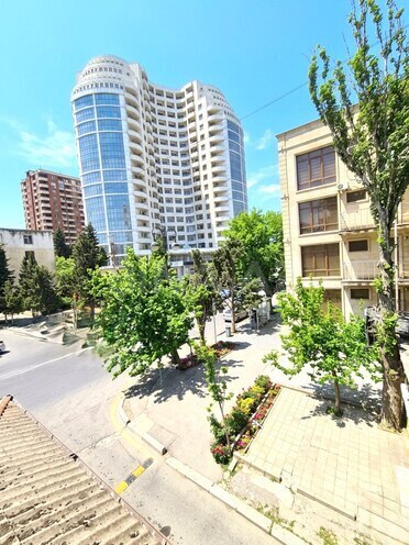 Satılır 1 otaqlı köhnə tikili 35 m², Elmlər Akademiyası m., photo 3 from 8