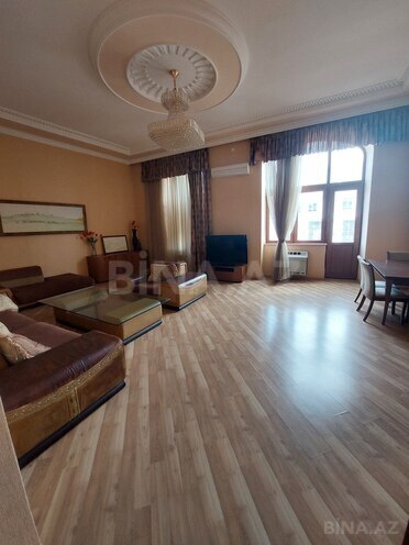 Satılır 7 otaqlı köhnə tikili 360 m², Sahil m., photo 4 from 21