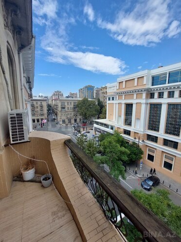 Satılır 7 otaqlı köhnə tikili 360 m², Sahil m., photo 3 from 21