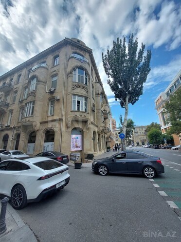Satılır 7 otaqlı köhnə tikili 360 m², Sahil m., photo 1 from 21