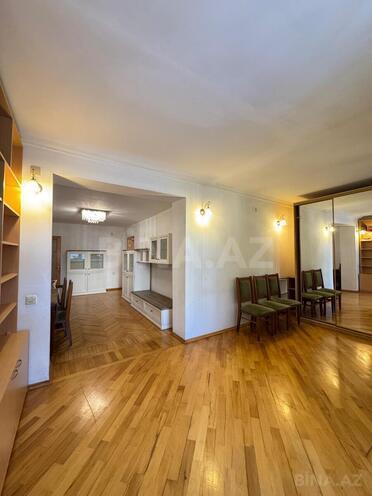 Satılır 3 otaqlı köhnə tikili 70 m², Elmlər Akademiyası m., photo 1 from 17