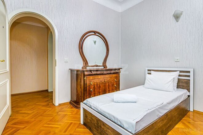 İcarəyə verilir 3 otaqlı köhnə tikili 130 m², Sahil m., photo 15 from 28