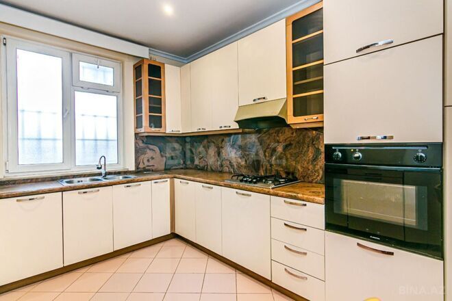 İcarəyə verilir 3 otaqlı köhnə tikili 130 m², Sahil m., photo 21 from 28