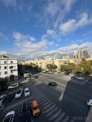 Satılır 4 otaqlı köhnə tikili 110 m², Elmlər Akademiyası m., photo 3 from 30