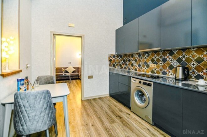Satılır 2 otaqlı köhnə tikili 72 m², Sahil m., photo 1 from 10
